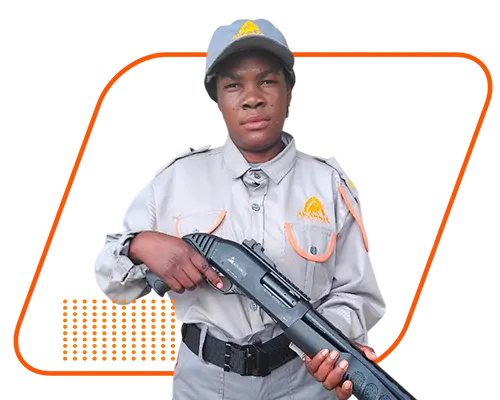 Vigilante da Akassia Segurança Privada em Angola no posto da Aldeia Solar